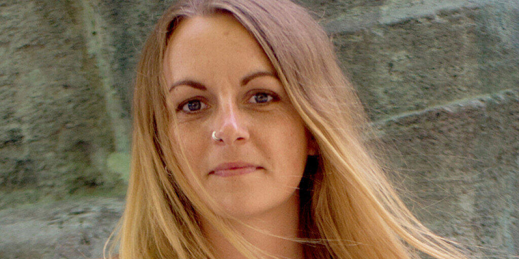 Pia Klemp, Kapitänin eines Seenotrettungsschiffs und Autorin des Buches "Lass uns mit den Toten tanzen".