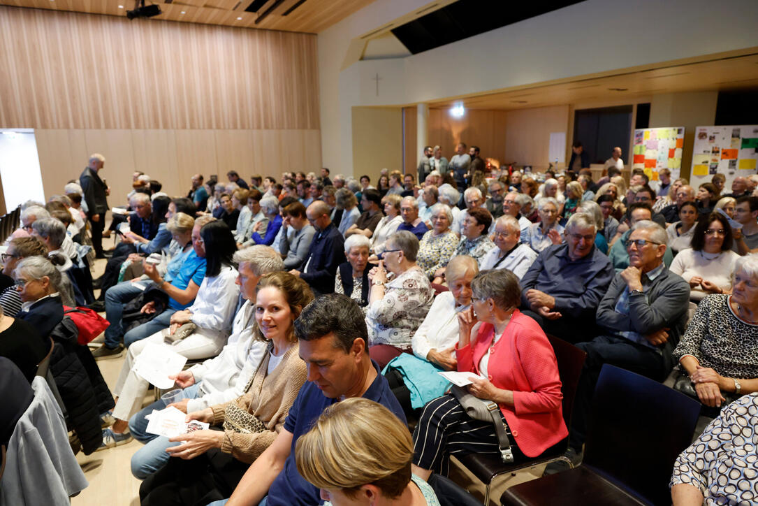Jubil&auml;umskonzert des Young Unlimited Chors im Gemeindesaal von Mauren.
