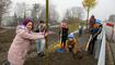 Baumpflanz-Aktion beim Rheindenkmal in Schaan