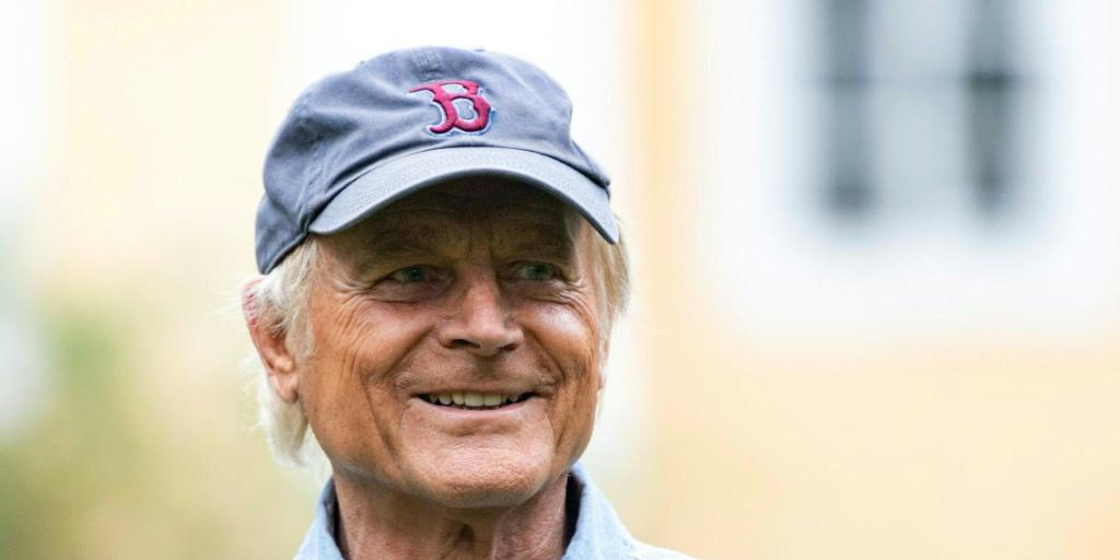 80 und kein bisschen müde: Schauspieler Terence Hill feiert heute seinen runden Geburtstag. (Archivbild) 80 und kein bisschen müde: Schauspieler Terence Hill feiert heute seinen runden Geburtstag. (Archivbild)