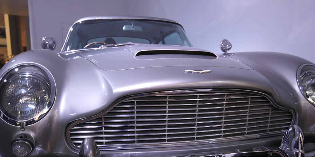 Der Aston Martin DB5 aus dem James-Bond-Film "Goldfinger" (1964) - ausgestellt im National Motor Museum in der Nähe von Southampton im Jahr 2012. (Archiv)