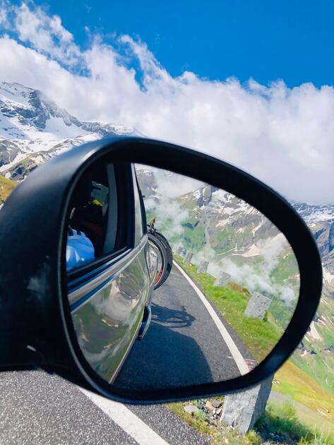 Grossglockner Hochalpenstrasse Blick in den Rückspiegel bei der Grossglockner Hochalpenstrasse Überfahrt.