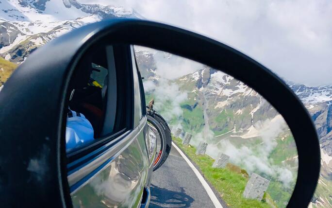 Grossglockner Hochalpenstrasse Blick in den Rückspiegel bei der Grossglockner Hochalpenstrasse Überfahrt.