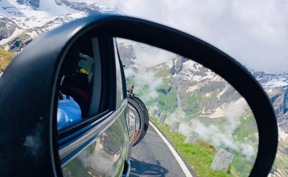 Grossglockner Hochalpenstrasse Blick in den Rückspiegel bei der Grossglockner Hochalpenstrasse Überfahrt.