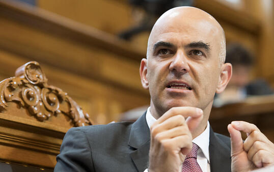 Bundesrat Alain Berset warb nach Ablehnung der "AHVplus"-Initiative für einen Mittelweg. Extreme Lösungen dürften nicht mehrheitsfähig sein.