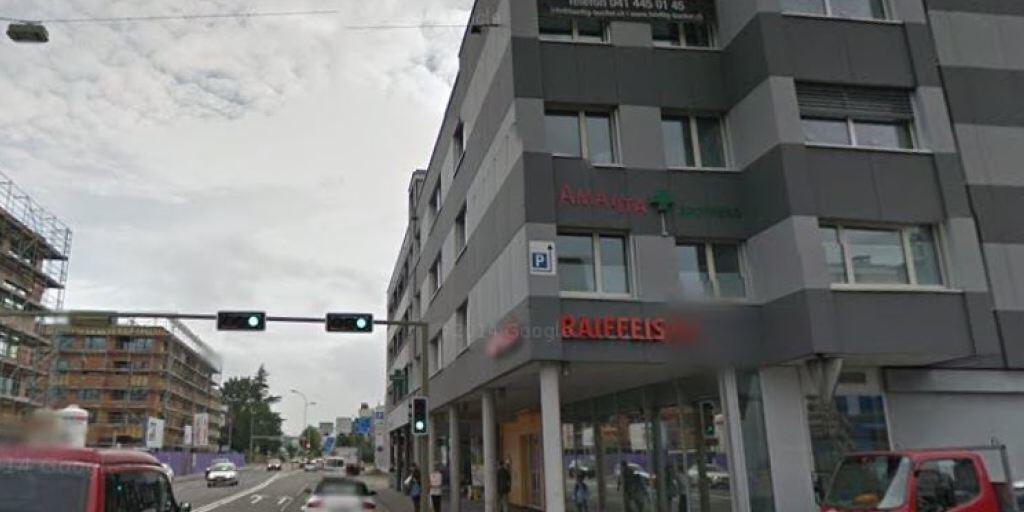 Innert eines Monats zweimal überfallen: Die Raiffeisen-Filiale in Ebikon.