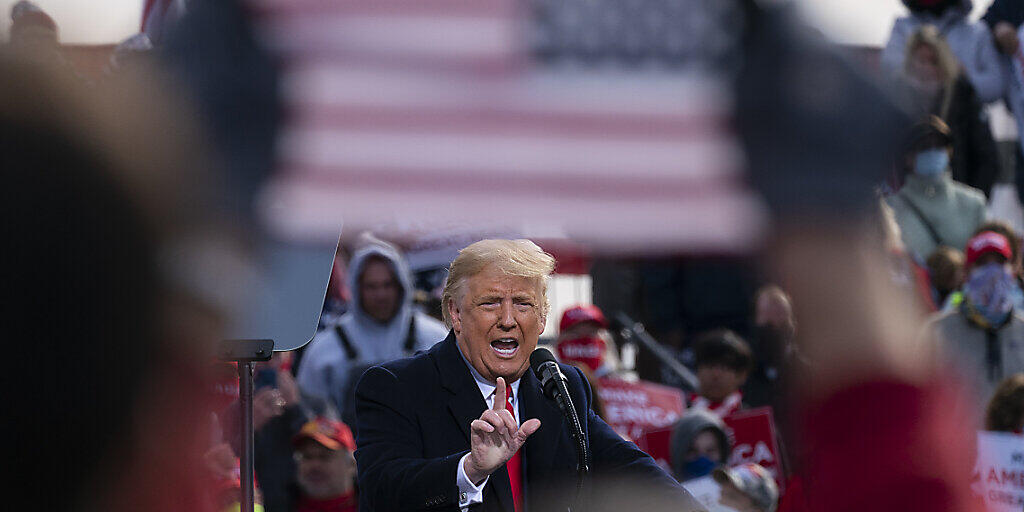 Donald Trumps Vokabularreichtum ist verglichen mit dem früherer US-Präsidenten mit Abstand am kleinsten. Auch seine Satz- und Wortlängen sind besonders kurz.