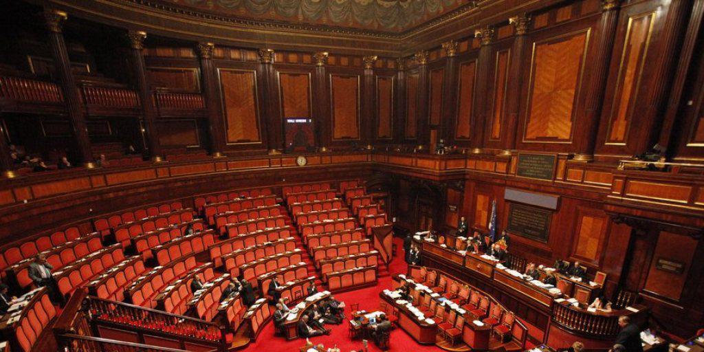 Blick in den Senatssaal in Rom - mit der Reform wird die Zahl der Senatoren von 315 auf 100 verringert. (Archivbild)
