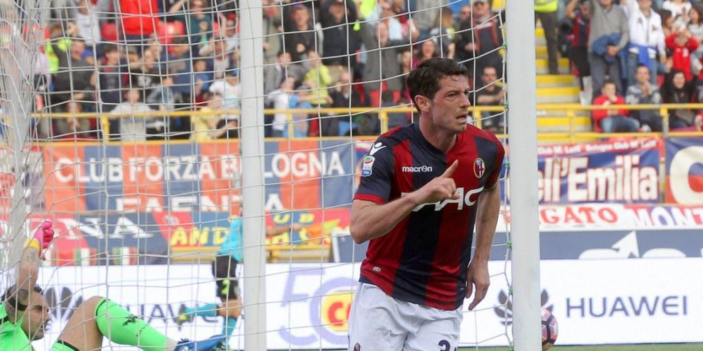 Blerim Dzemaili jubelt nach einem seiner zwei Tore für Bologna