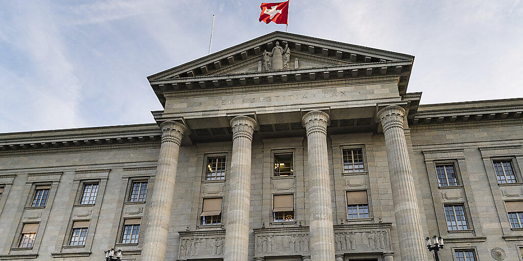 Das Bundesgericht hat den Kanton Luzern bei den Prämienverbilligungen in die Schranke gewiesen. Die SP will den Erfolg in anderen Kantonen wiederholen. (Archvbild) Das Bundesgericht hat den Kanton Luzern bei den Prämienverbilligungen in die Schranke gewiesen. Die SP will den Erfolg in anderen Kantonen wiederholen. (Archvbild)