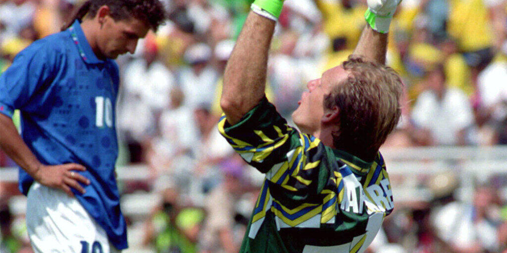 Kontrast der Gefühle: Vorne jubelt Brasiliens Goalie Taffarel über den WM-Titel 1994, hinten steht der konsternierte Roberto Baggio