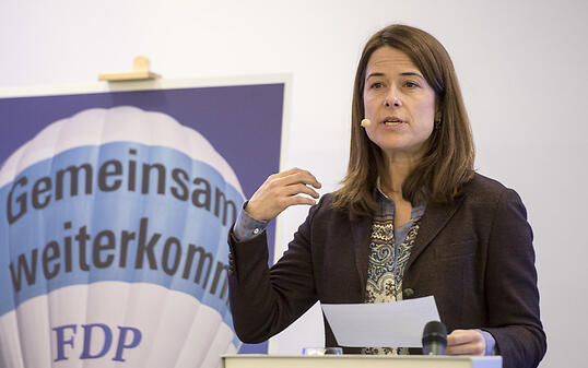 Nimmt den Parteimitgliedern den Klima-Puls: FDP-Präsidentin Petra Gössi, hier beim Wahlkampfauftakt in Schachen AG. (Archiv)