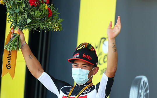 Blumen für den Sieger: Caleb Ewan gewann nach der 3. auch die 11. Etappe der diesjährigen Tour de France