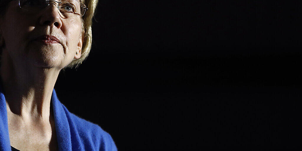 Die Senatorin Elizabeth Warren zieht sich aus den US-Präsidentschaftsvorwahlen zurück. Damit sind die Vorwahlen der Demokraten nun endgültig ein Zweikampf zwischen dem linken Senator Bernie Sanders und dem früheren US-Vizepräsidenten Joe Biden. (Archivbild)