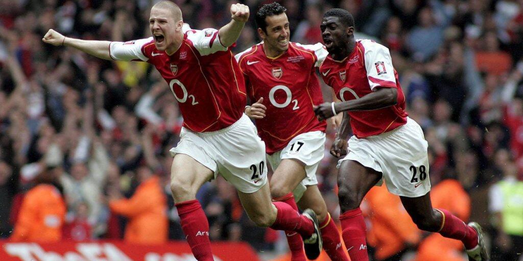 Arsenals 20-jähriger Verteidiger Philippe Senderos jubelt nach gewonnenem Penaltyschiessen im FA-Cup-Final