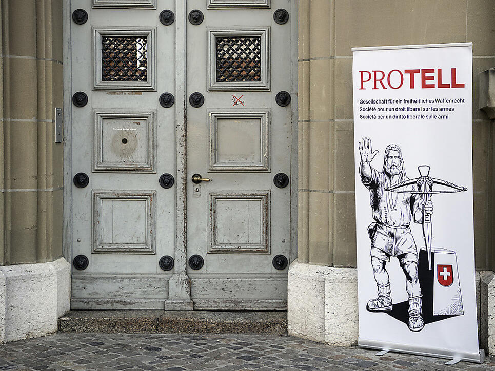 Das Parlament hat das Schweizer Waffenrecht nach EU-Vorgaben verschärft. Das Referendum von Schützengesellschaften wie Pro Tell steht weiterhin im Raum. (Archivbild)