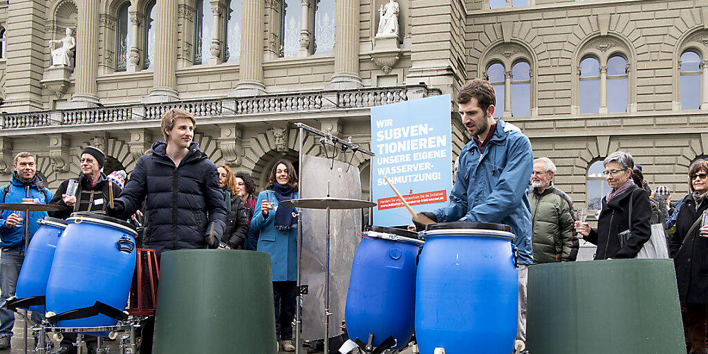 Die Initianten bei der Einreichung zur Unterschriften der Trinkwasserinitiative. Der Bundesrat lehnt diese ab. (Archivbild)