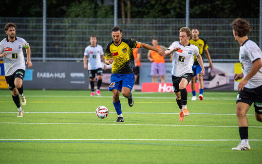 Medin Murati (l.) erzielte bereits zwei Tore in dieser Saison f&uuml;r die USV.