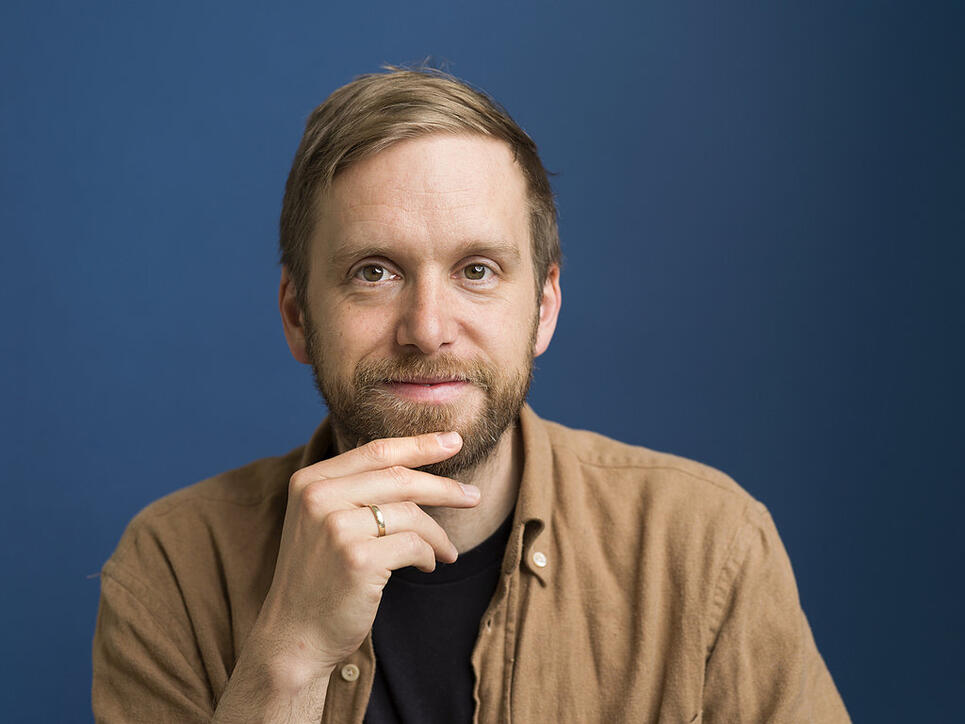 Der in Zürich wohnhafte, deutsche Schriftsteller Heinz Helle ist mit seinem dritten Roman "Die Überwindung der Schwerkraft" für den Schweizer Buchpreis 2018 nominiert. (Archivbild)