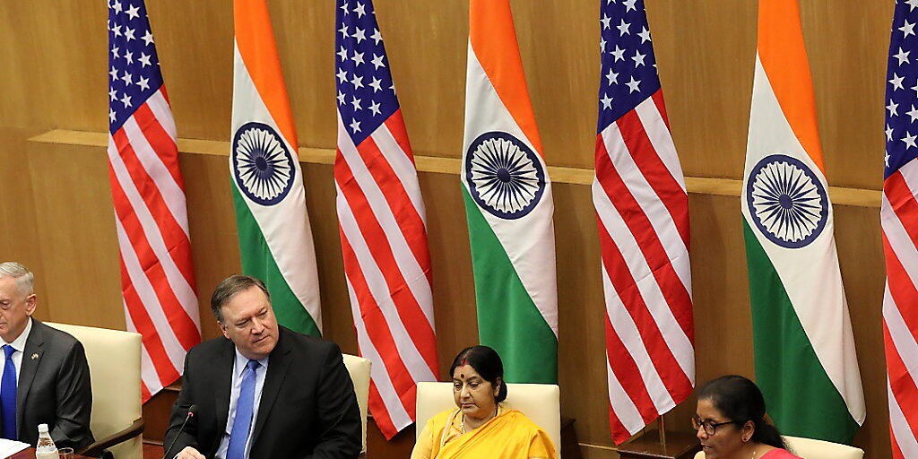 US-Verteidigungsminister Jim Mattis (l) und US-Aussenminister Mike Pompeo haben mit 
ihren indischen Amtskolleginnen Suhsma Swaraj und Nirmala Sitharaman einen Verteidigungspakt unterzeichnet. Dieser ermöglicht Indien, neueste Waffensysteme aus den USA zu beziehen.