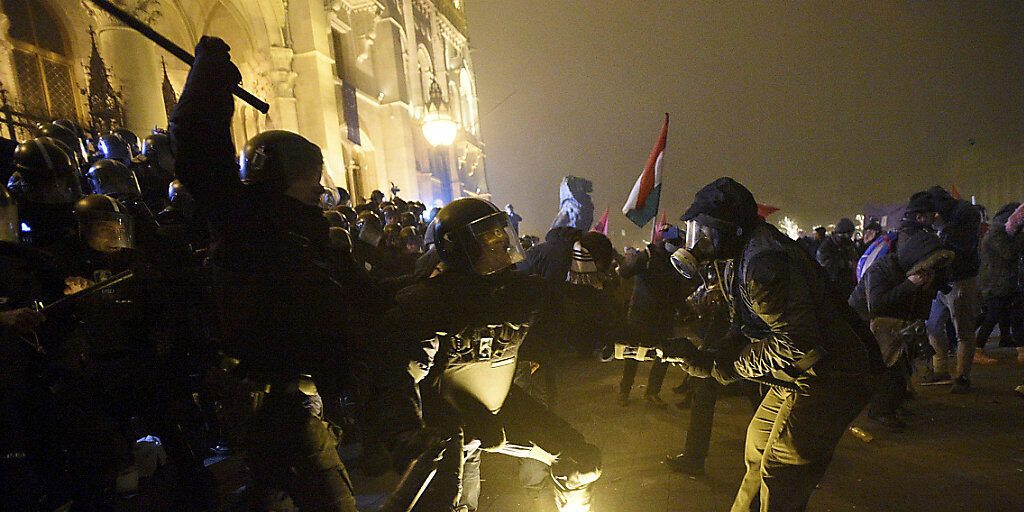 In der ungarischen Hauptstadt Budapest ist es am Freitag erneut zu gewaltsamen Protesten gekommen. (Archivbild)