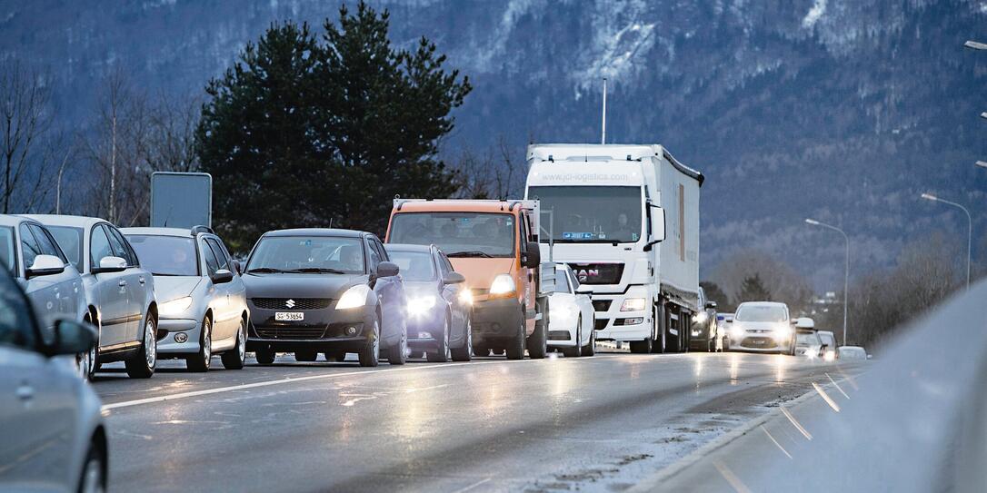 Verkehrsüberlastung Rheinbrücke Bendern Verkehrsüberlastung Rheinbrücke Bendern