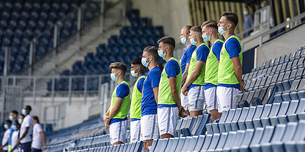 Aus den Reihen des FC Luzern, hier die Ersatzspieler im Testspiel am 25. August gegen den FC Zürich, gibt es einen positiven Corona-Fall zu vermelden