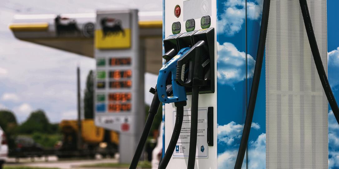ELEKTROFAHRZEUG, ELEKTROAUTO, ELEKTROMOBIL, E-AUTO, E-MOBIL, E-FAHRZEUG, AUTOMOBIL, ELEKTROMOBILITAET, TANKSTELLE, TANKSTELLEN, AUFLADEN, LADESTATION, LADESTELLE, LADEPUNKT, ZAPFHAHN, TANKEN, AUFTANKEN, MY ELMO, AGIP, EMOBILITAET, E-MOBILITAET, ELEKTROFAHRZEUG, ELEKTROAUTO, ELEKTROMOBIL, E-AUTO, E-MOBIL, E-FAHRZEUG, AUTOMOBIL, ELEKTROMOBILITAET, TANKSTELLE, TANKSTELLEN, AUFLADEN, LADESTATION, LADESTELLE, LADEPUNKT, ZAPFHAHN, TANKEN, AUFTANKEN, MY ELMO, AGIP, EMOBILITAET, E-MOBILITAET,