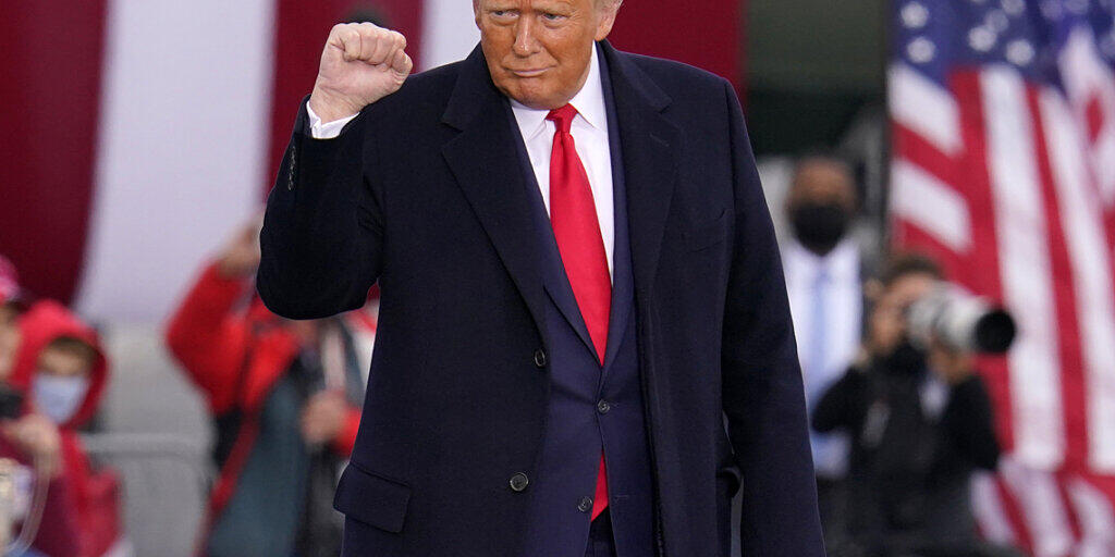 Donald Trump, Präsident der USA, kommt zu einer Wahlkampfkundgebung. Foto: Gene J. Puskar/AP/dpa Donald Trump, Präsident der USA, kommt zu einer Wahlkampfkundgebung. Foto: Gene J. Puskar/AP/dpa