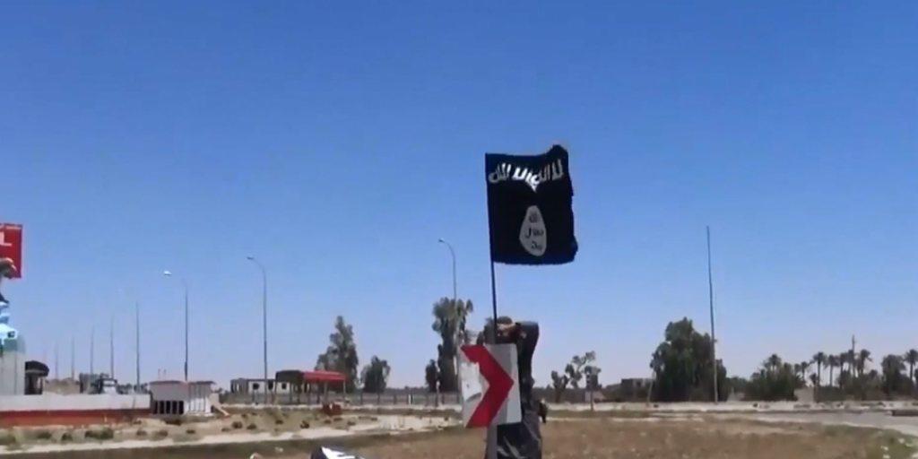 IS markiert Pr&auml;senz in der Stadt Ramadi mit Flaggen und Minen