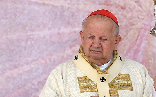 ARCHIV - Kardinal Stanislaw Dziwisz, langjähriger Sekretär des verstorbenen Papstes Johannes Paul II. feiert die heilige Messe zur Einweihung des Weltjugendtags. Foto: Radek Pietruszka/PAP/dpa