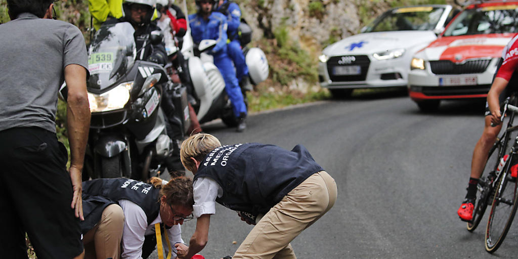 Der Australier Richie Porte wird nach seinem schweren Sturz behandelt Der Australier Richie Porte wird nach seinem schweren Sturz behandelt