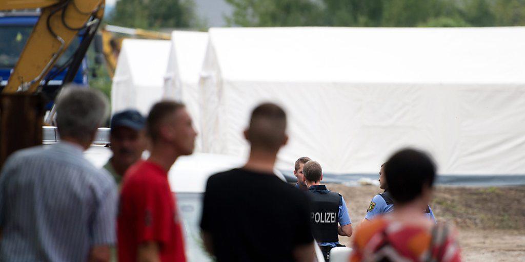 Platz für über tausend Flüchtlinge: Die Notunterkünfte in Zelten sorgen in Dresden für Ausschreitungen.