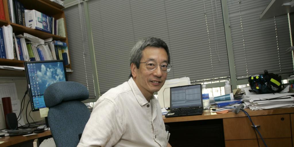 Roger Tsien 2008 in seinem Büro an der UC San Diego. (Archivbild)