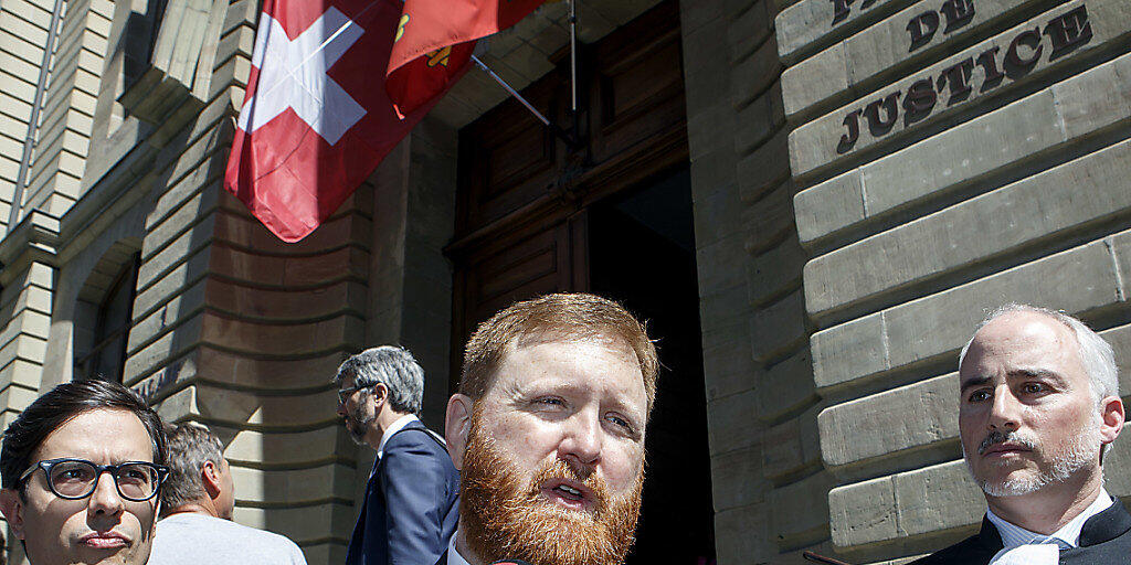 Erwin Sperisen, hier in Begleitung seiner Anwälte Giorgio Campà (links) und Florian Baier (rechts), zeigte sich nach der Urteilseröffnung enttäuscht über den erneuten Schuldspruch.