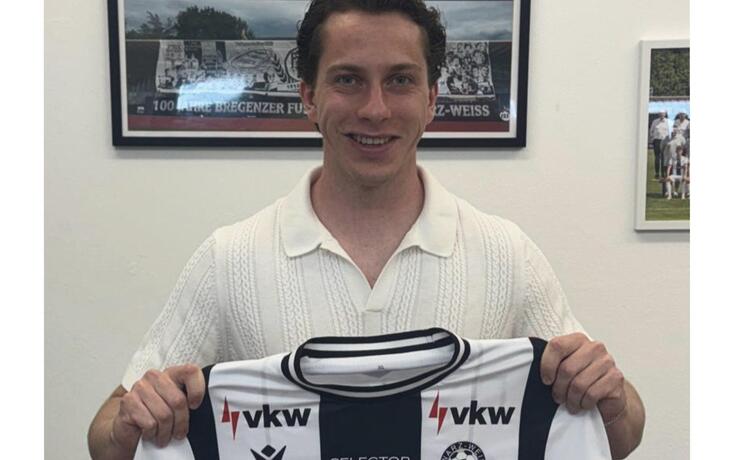 Simon Lüchinger bei der Bekanntgabe seines Transfers bei Schwarz-Weiss Bregenz
