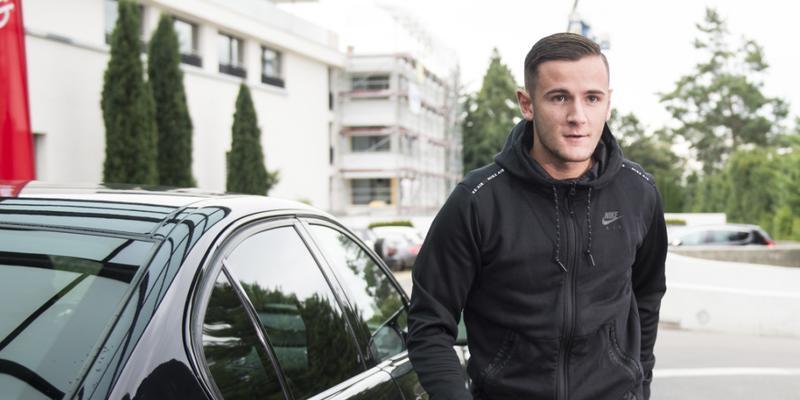 Unterzeichnete den Leihvertrag mit Eintracht Frankfurt im Nati-Camp: Shani Tarashaj Unterzeichnete den Leihvertrag mit Eintracht Frankfurt im Nati-Camp: Shani Tarashaj