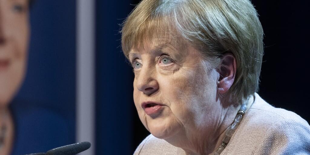 Epa Merke «Halte ich für falsch»: Merkel kritisiert Merz wegen Mehrheit mit der ...