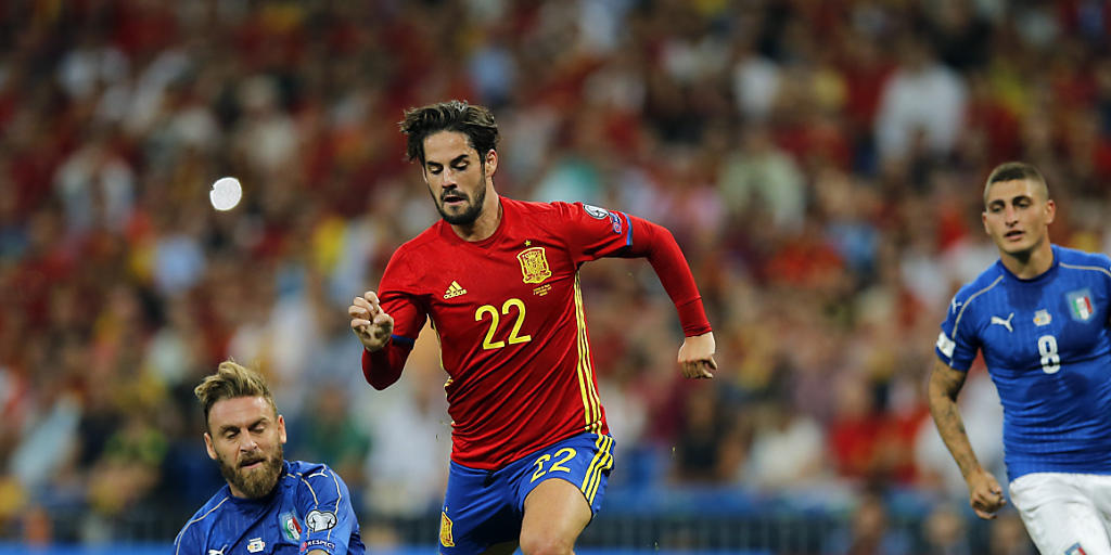 Zu schnell für die italienische Abwehr: Spaniens Doppel-Torschütze Isco