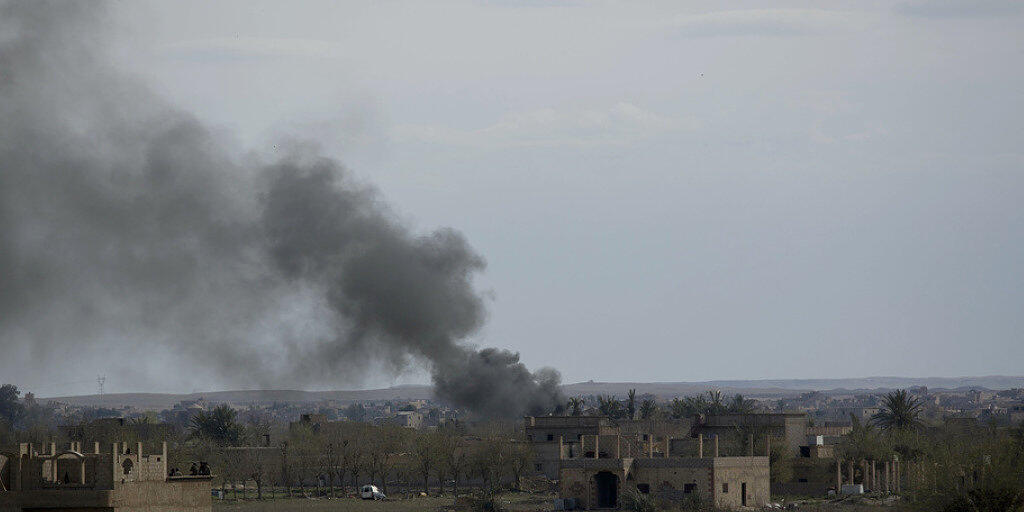 Rauch am Freitag über Baghus - die letzte Bastion der Terrormiliz Islamischer Staat (IS) ist besiegt worden.