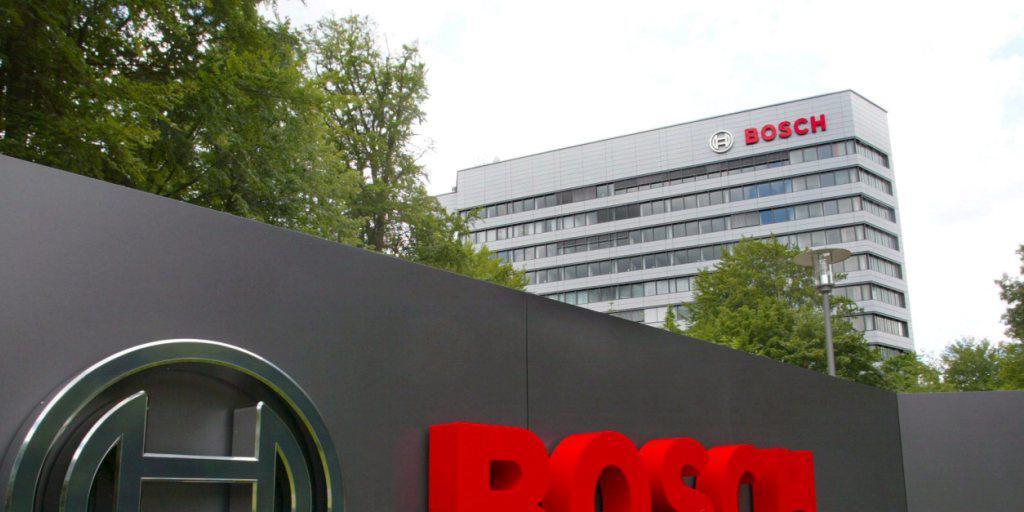 Bosch gibt zwar kein Fehlverhalten im Abgas-Skandal zu. In einem Vergleich mit US-Zivilklägern hat der VW-Lieferant aber zugestimmt, eine Millionensumme zu zahlen. Bosch gibt zwar kein Fehlverhalten im Abgas-Skandal zu. In einem Vergleich mit US-Zivilklägern hat der VW-Lieferant aber zugestimmt, eine Millionensumme zu zahlen.