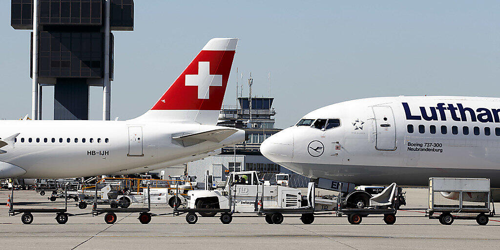 Bei der Swiss dürfen die Kunden neu flexibel umbuchen: der Flughafen Genf (Archivbild).