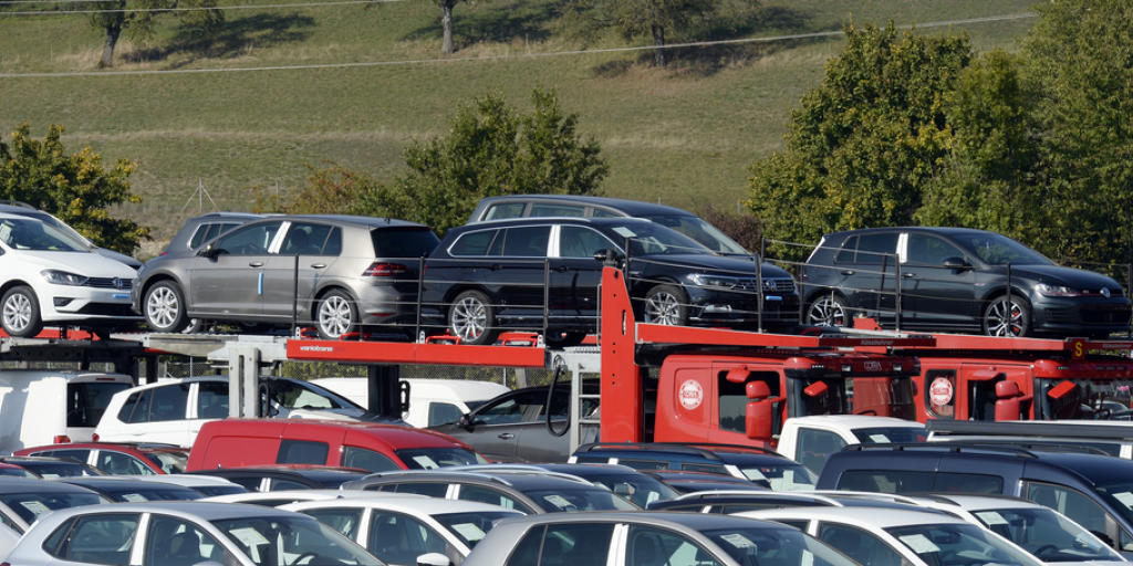 VW-Importeur Amag ist auf einen Rückruf vorbereitet: VW-Fahrzeuge bei der Amag in Lupfig. (Archiv)