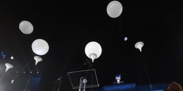 Ballone beim Brandenburger Tor in Berlin