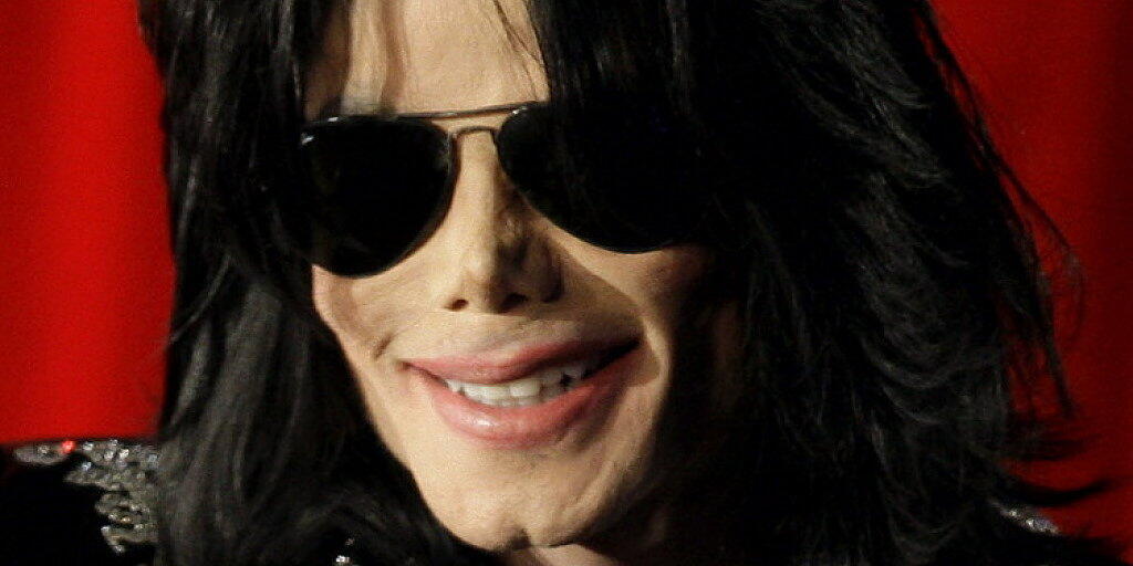 "King of Pop" auf der einen Seite, über seinen Tod hinaus des Missbrauchs angeschuldigt auf der anderen Seite: Michael Jackson. (Archivbild)