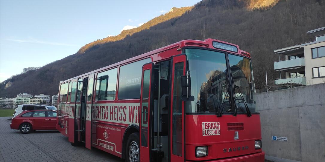 Der Partybus fürs «Fasnachtsland» ist eingetroffen.