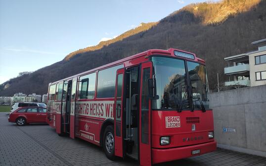Der Partybus fürs «Fasnachtsland» ist eingetroffen.