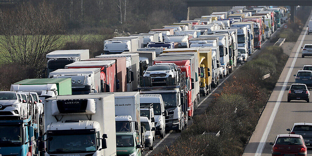 Im letzten Jahr sind in Europa mehr Lastwagen auf die Strassen gekommen. (Archivbild)