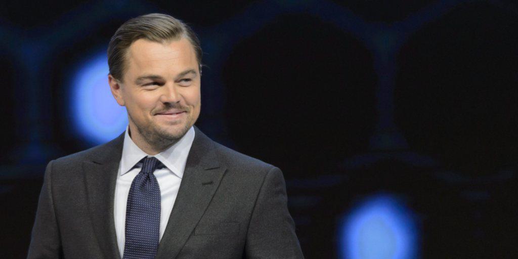 Leonardo DiCaprio nimmt am WEF in Davos den "Crystal Award" entgegen. Der Schauspieler wurde für seinen Einsatz gegen den Klimawandel und zum Schutz bedrohter Tierarten ausgezeichnet. Leonardo DiCaprio nimmt am WEF in Davos den "Crystal Award" entgegen. Der Schauspieler wurde für seinen Einsatz gegen den Klimawandel und zum Schutz bedrohter Tierarten ausgezeichnet.