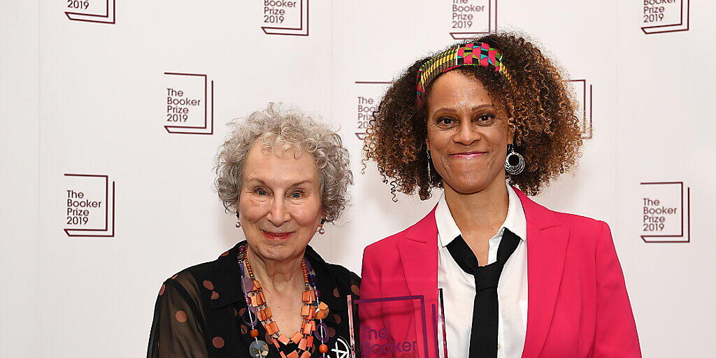 Ausnahmsweise zwei Gewinnerinnen beim diesjährigen britischen Booker-Literaturpreis: die kanadische Autorin Margaret Atwood (links) und die britische Schriftstellerin Bernardine Evaristo.